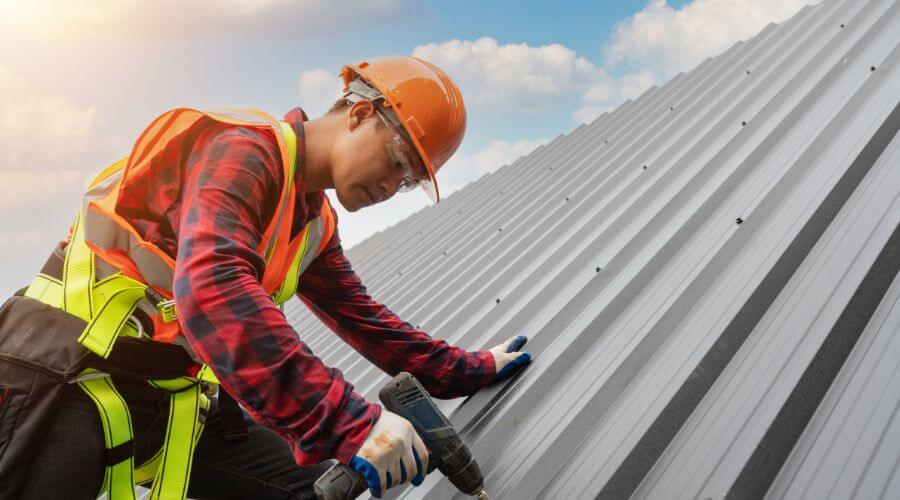 Professional Emergency Roof Repairs services in Ladora, IA